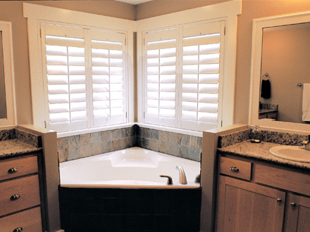 Reasons To Install Indoor Shutters In, Can You Put Shutters In A Bathroom